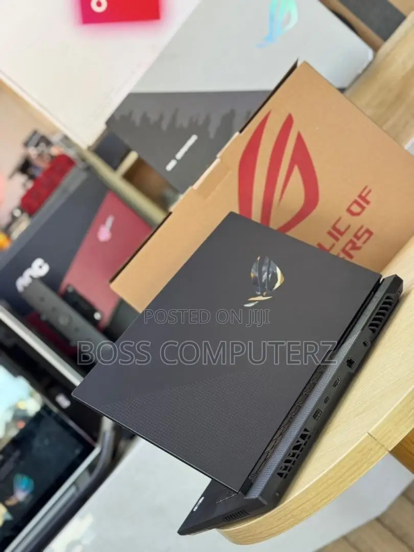 New Laptop Asus ROG Strix G17 16GB AMD Ryzen 9 SSD 512GB