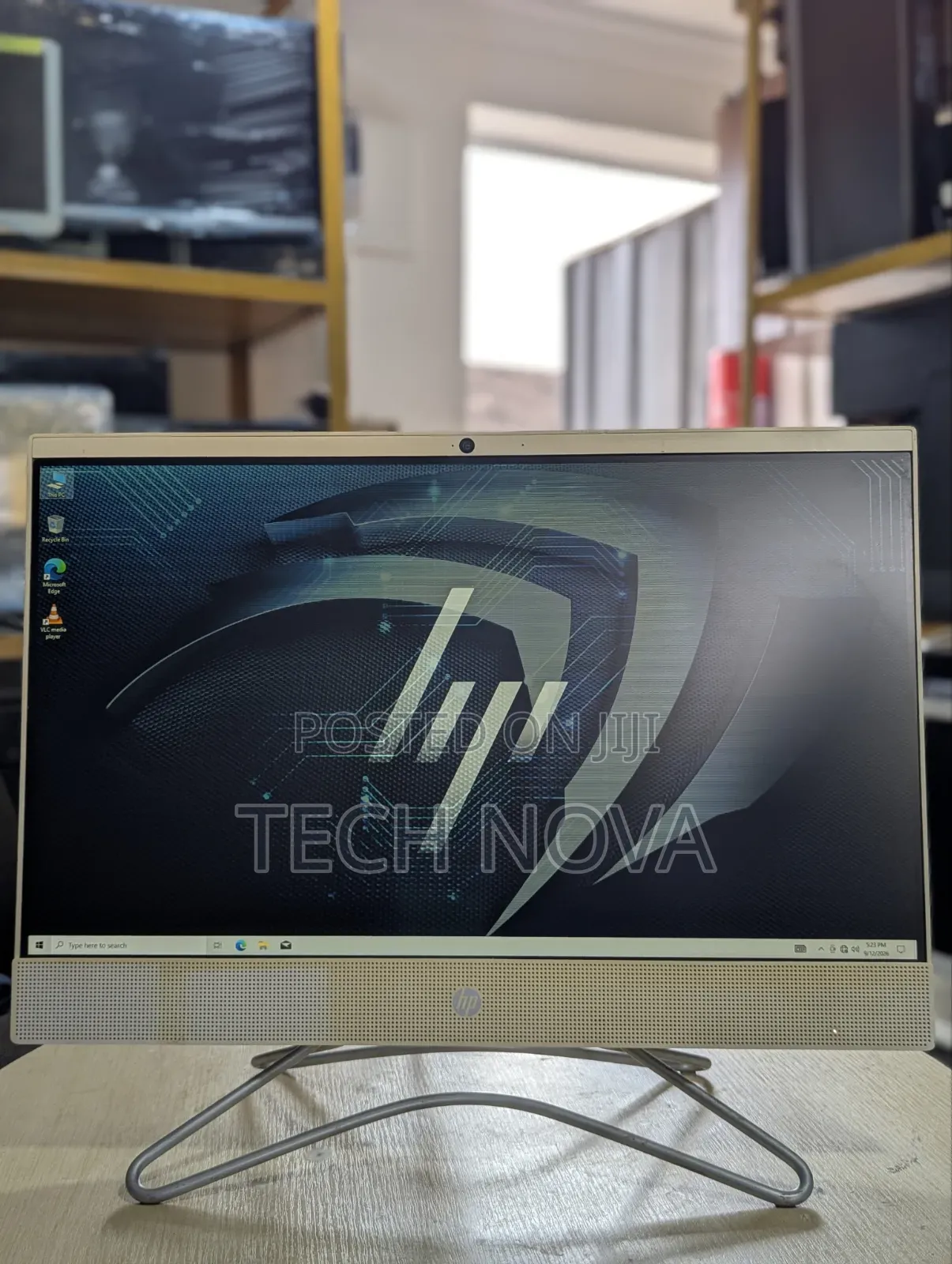 Desktop Computer HP 200 G4 22 All-in-One 8GB AMD HDD+SSD 128GB