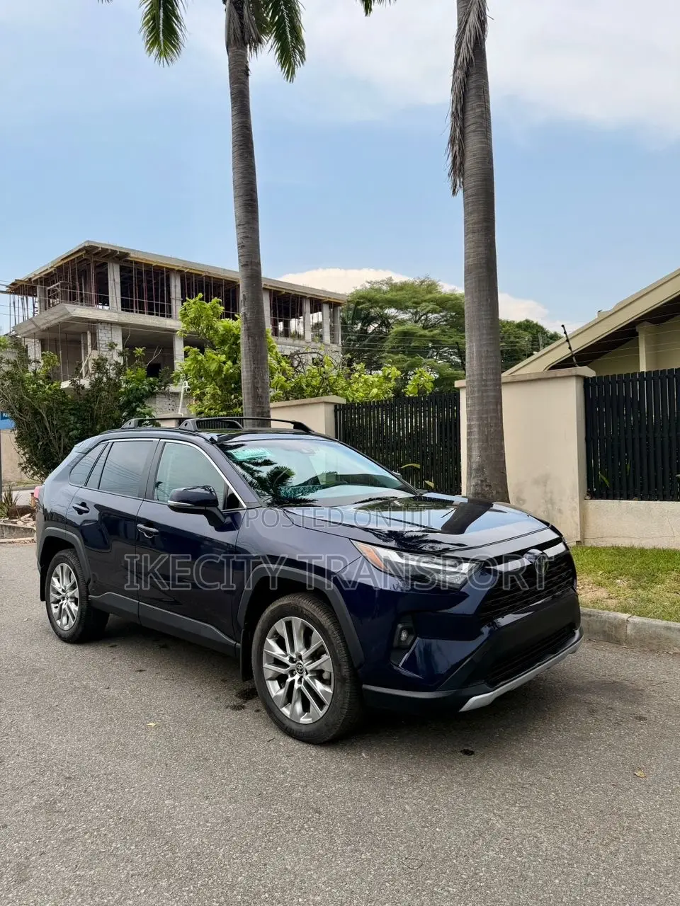 Toyota RAV4 XLE Premium AWD 2023 Blue
