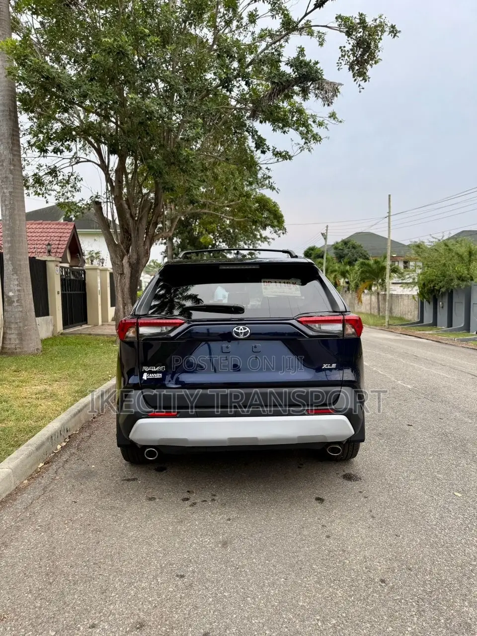 Toyota RAV4 XLE Premium AWD 2023 Blue