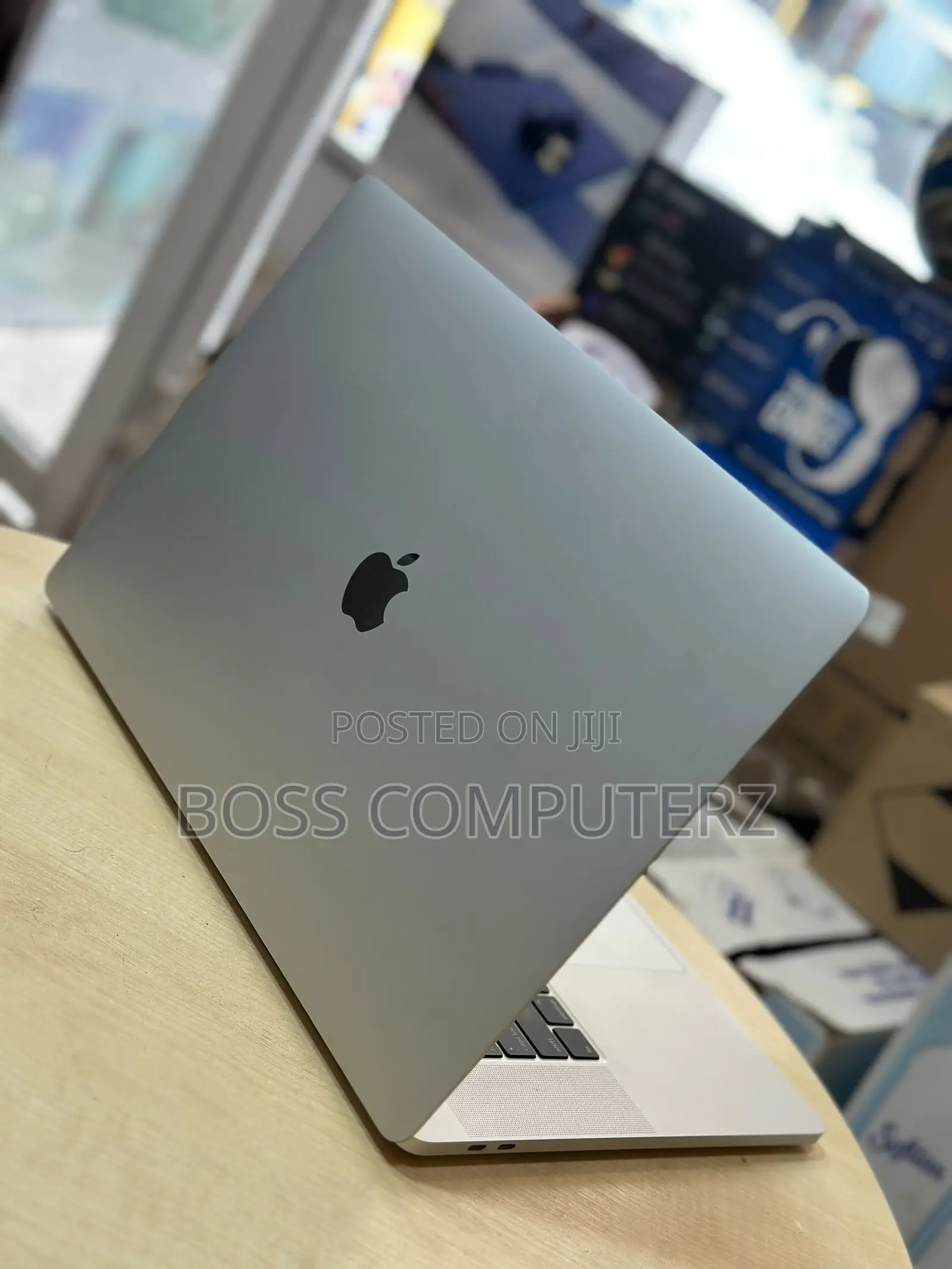 Laptop Apple MacBook Pro 2019 32GB Intel Core i9 SSD 1T