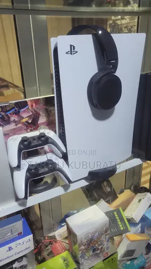 UK Used Ps5 With 2 Controller's
