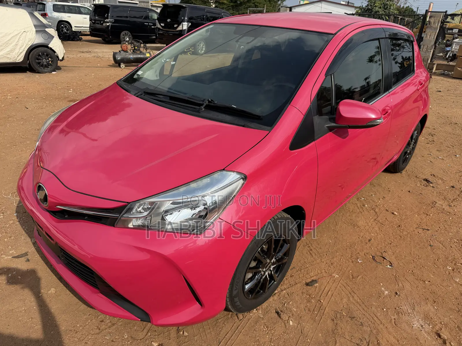 Toyota Vitz 1.3 FWD 5dr 2015 Pink