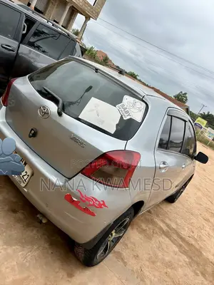 Toyota Vitz 1.3 FWD 5dr 2011 Gray