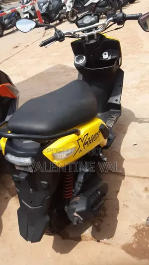 Piaggio Scooter 2018 Yellow