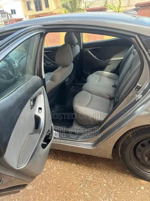 Hyundai Elantra GLS Sedan FWD (1.8L 4cyl 6A) 2013 Silver