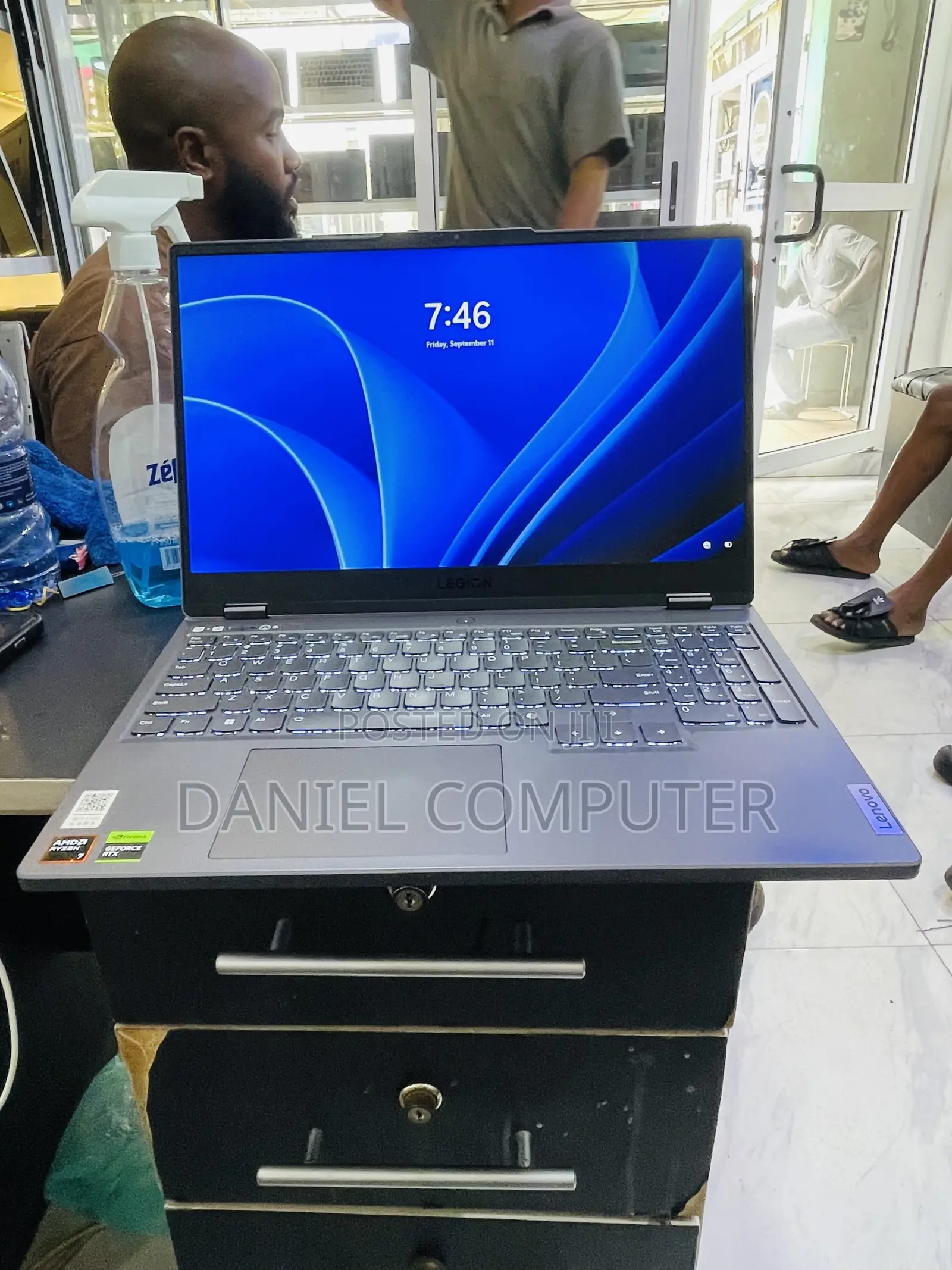 Laptop Lenovo Legion Pro 7 16GB AMD Ryzen 7 SSD 512GB