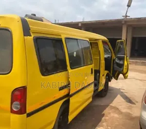Hyundai H-100 1999 Yellow