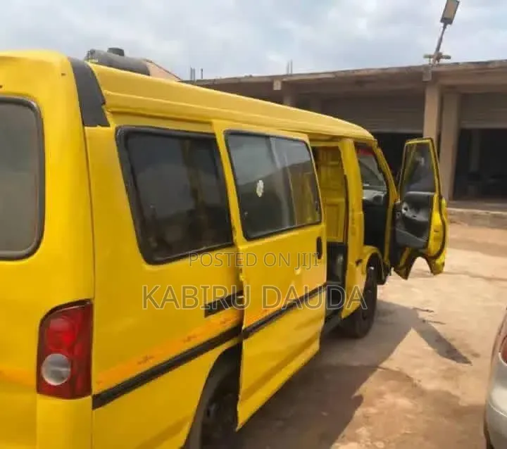 Hyundai H-100 1999 Yellow