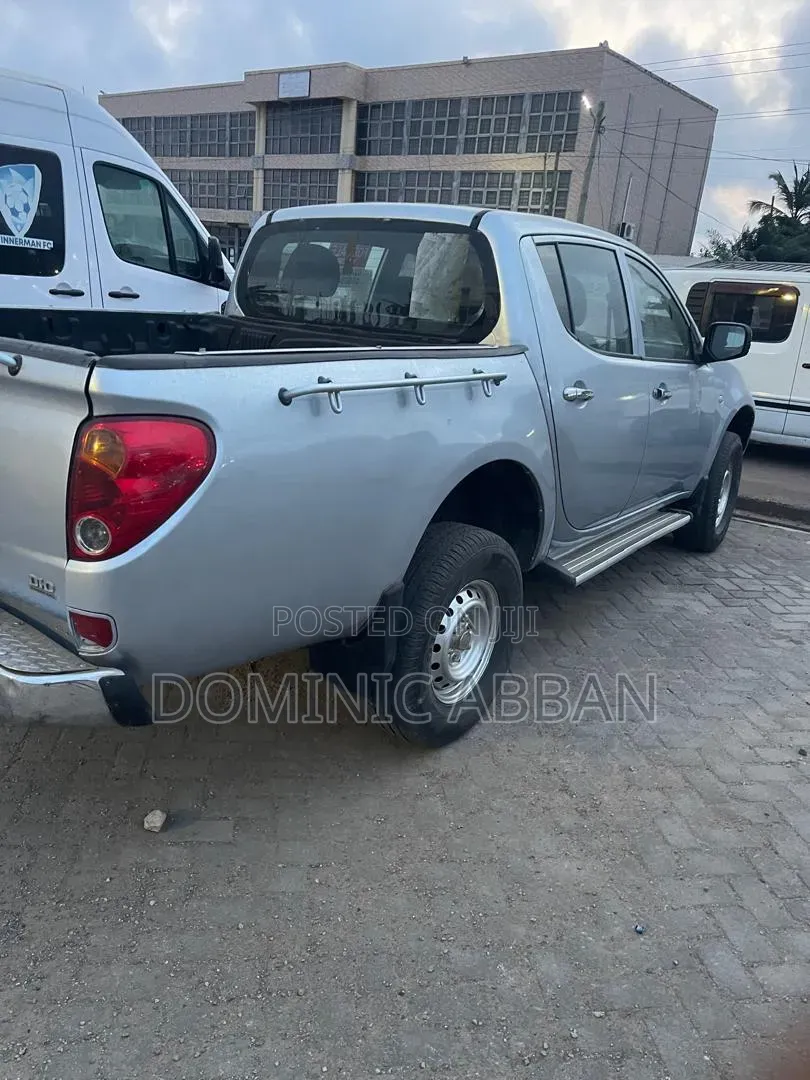 Mitsubishi L200 2009