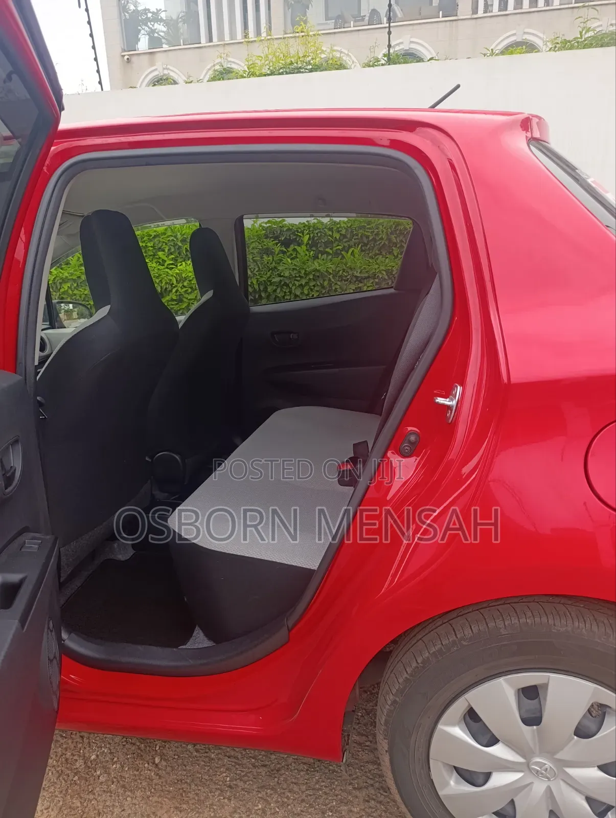 Toyota Vitz 2011 Red