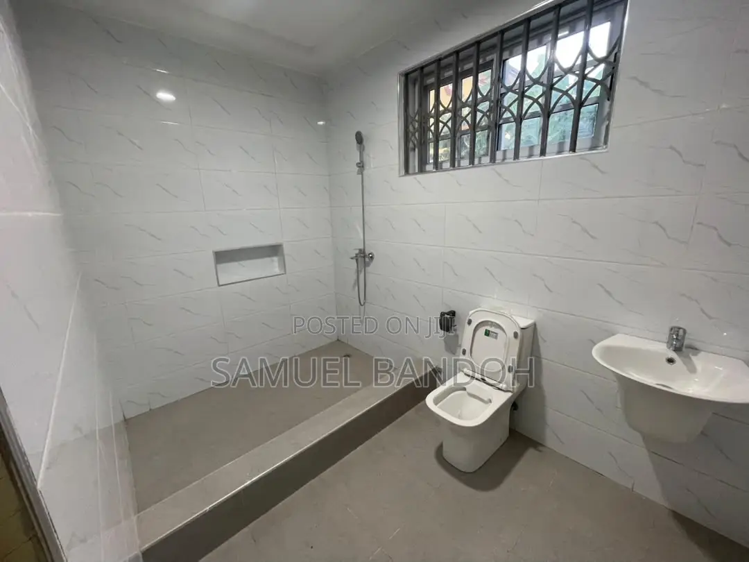 2bdrm Apartment in Ngleshie Amanfro for rent