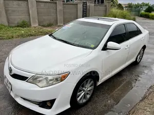 Toyota Camry SE Sport 4dr Sedan w/Prod. End 11/13 (2.5L 4cyl 6A) 2014