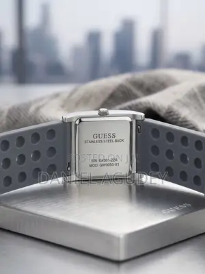 Vintage GUESS Rubber Stud Watch (Ref: 155095L1) – Japan Movement