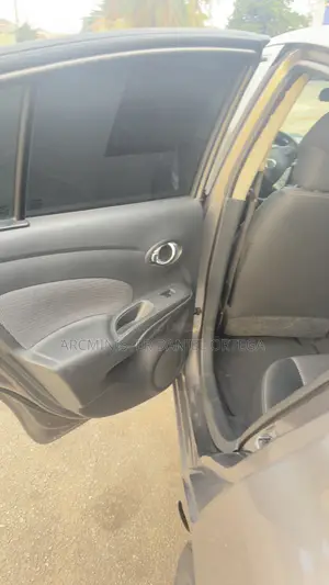 Nissan Versa 1.6 SV 2016 Silver