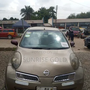 Nissan Pick-Up 2011 Brown