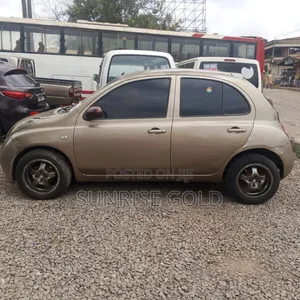 Nissan Pick-Up 2011 Brown