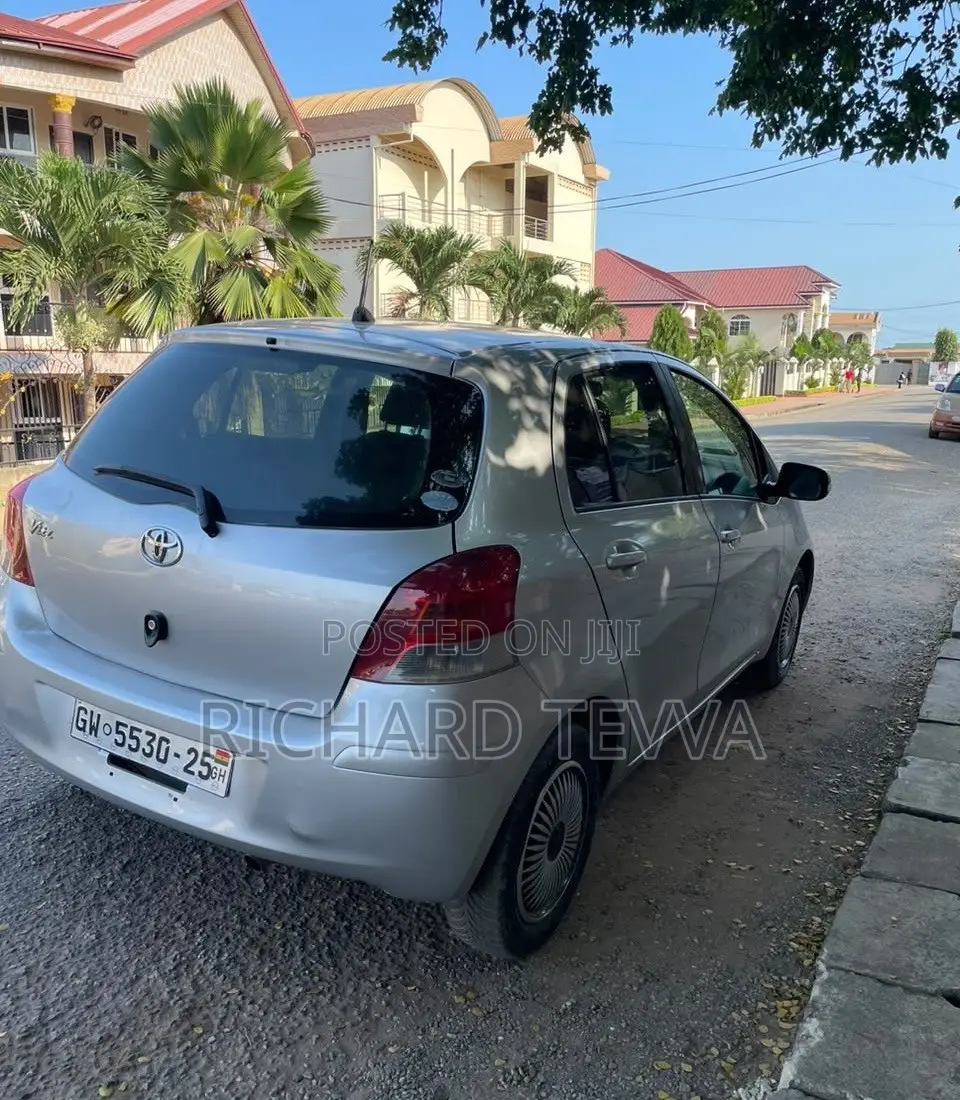 Toyota Vitz 1.3 AWD 5dr 2010 Silver