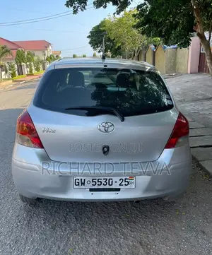 Toyota Vitz 1.3 AWD 5dr 2010 Silver