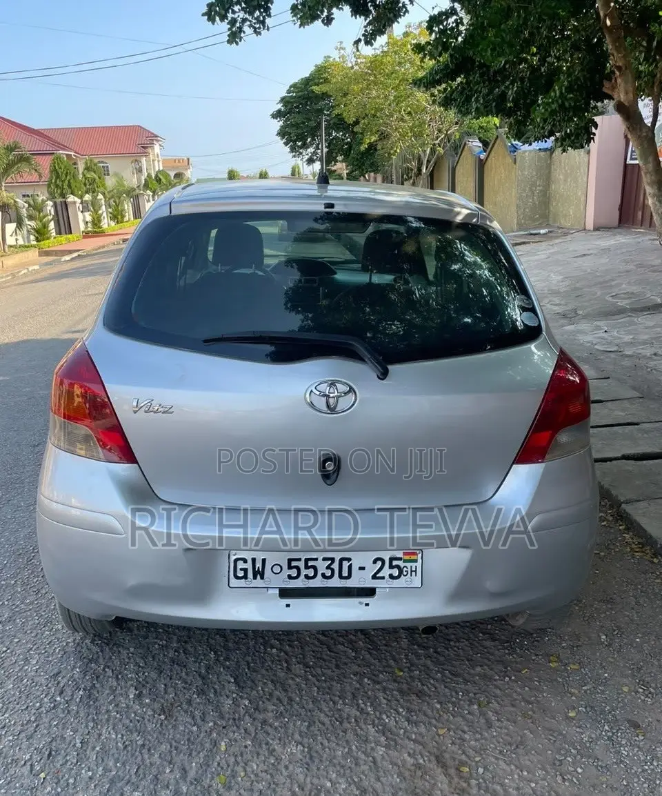 Toyota Vitz 1.3 AWD 5dr 2010 Silver