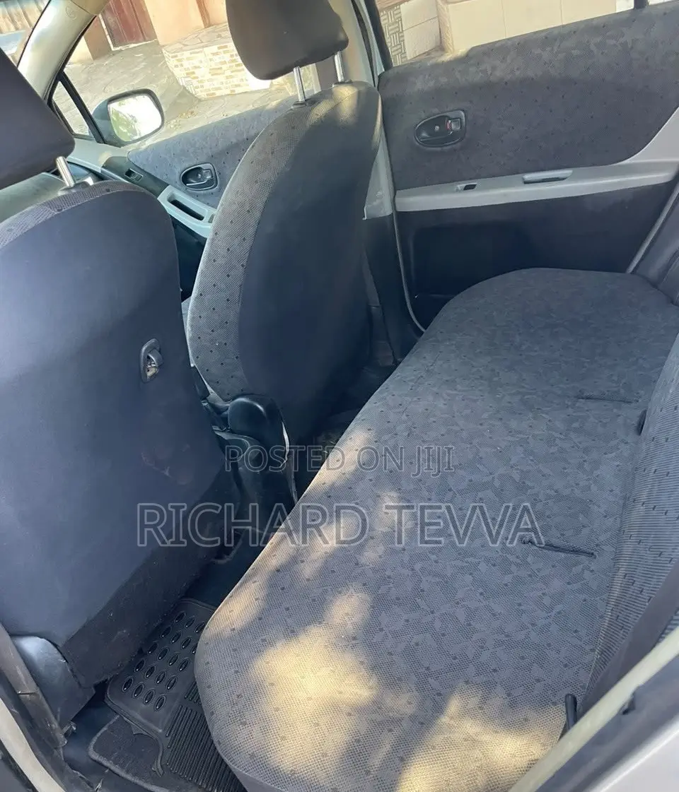 Toyota Vitz 1.3 AWD 5dr 2010 Silver