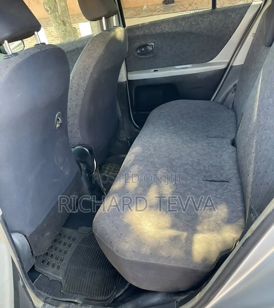 Toyota Vitz 1.3 AWD 5dr 2010 Silver