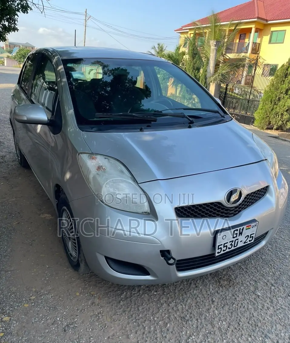 Toyota Vitz 1.3 AWD 5dr 2010 Silver