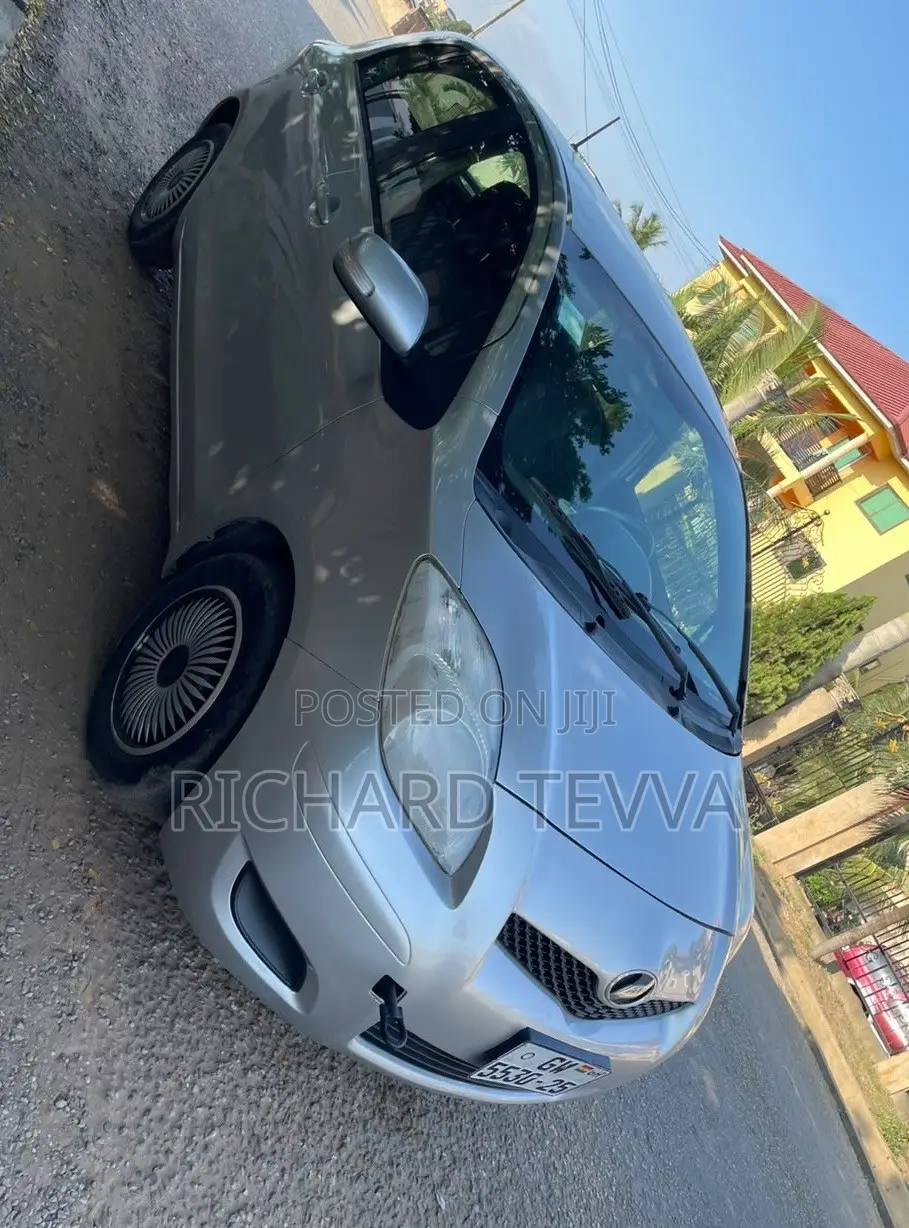 Toyota Vitz 1.3 AWD 5dr 2010 Silver