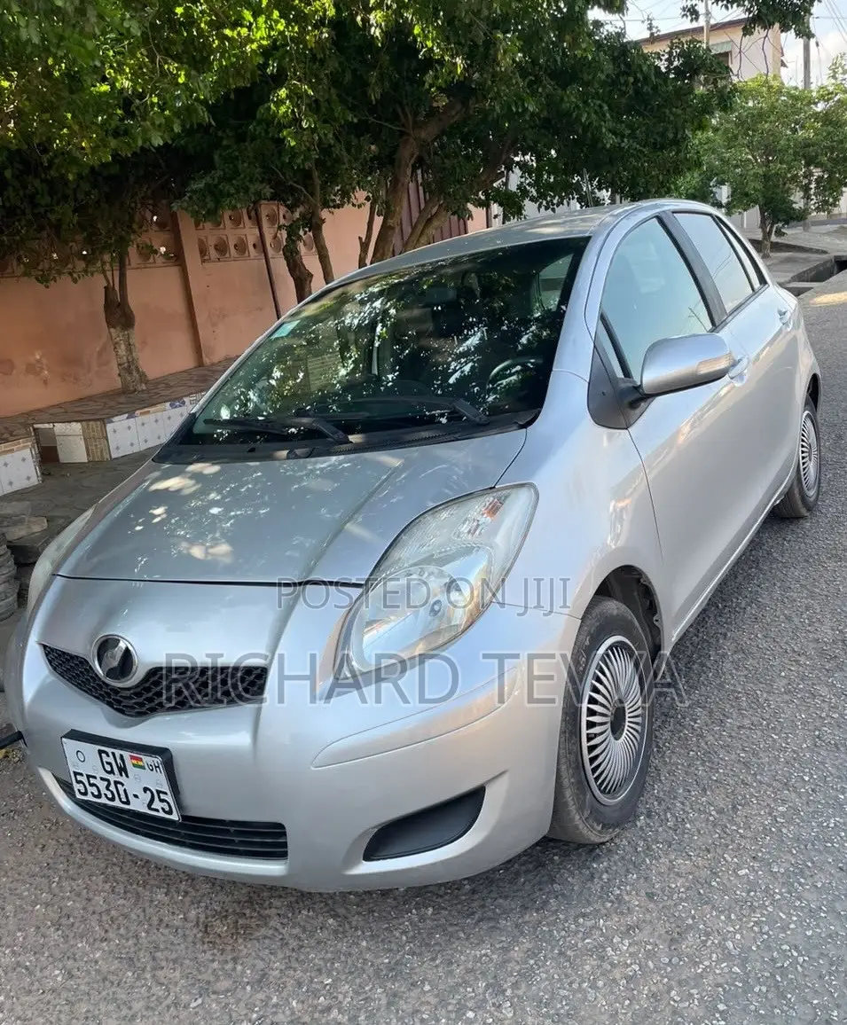 Toyota Vitz 1.3 AWD 5dr 2010 Silver