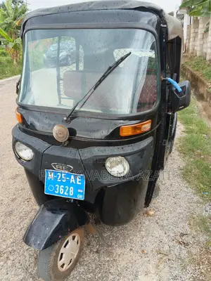 Bajaj RE 2025 Black