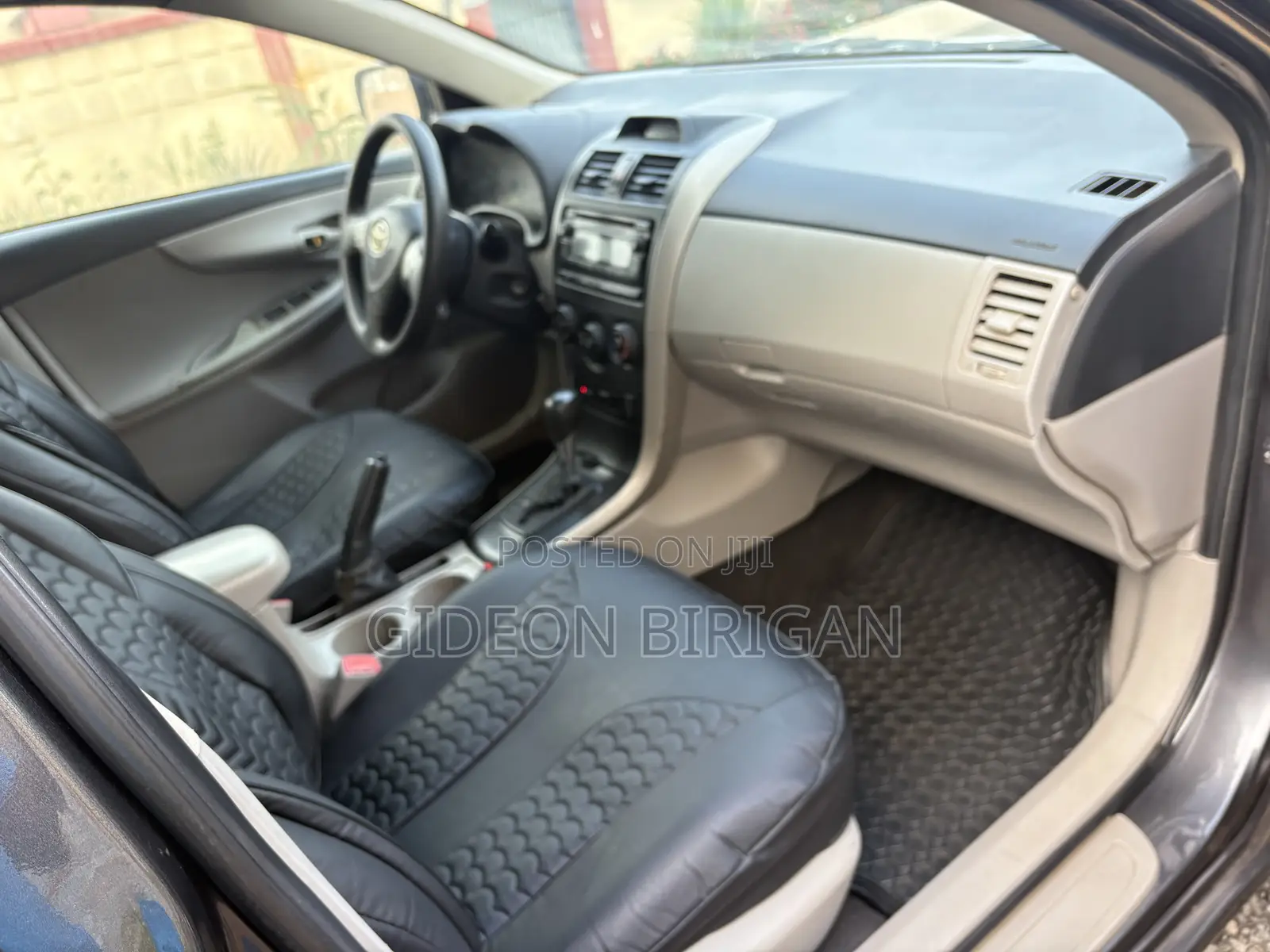 Toyota Corolla LE 4dr Sedan (1.8L 4cyl 4A) 2013 Gray