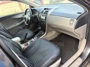 Toyota Corolla LE 4dr Sedan (1.8L 4cyl 4A) 2013 Gray