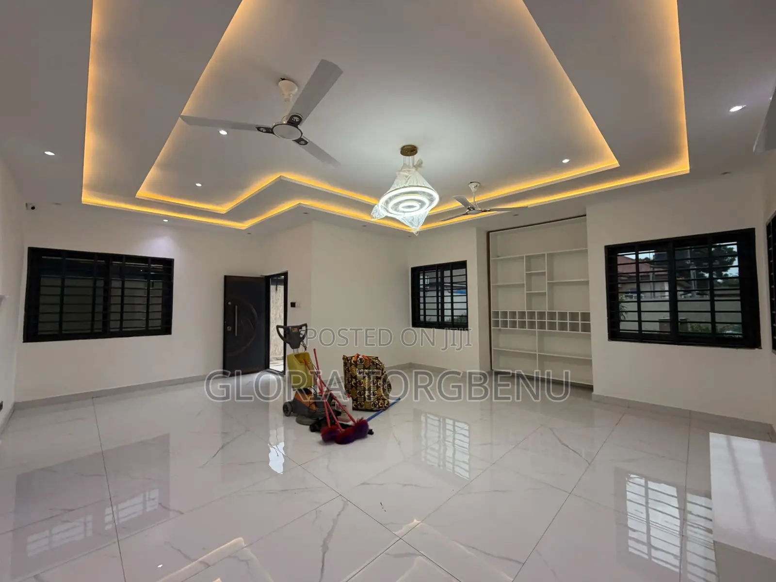 4bdrm Apartment in Ashaley Botwe for rent