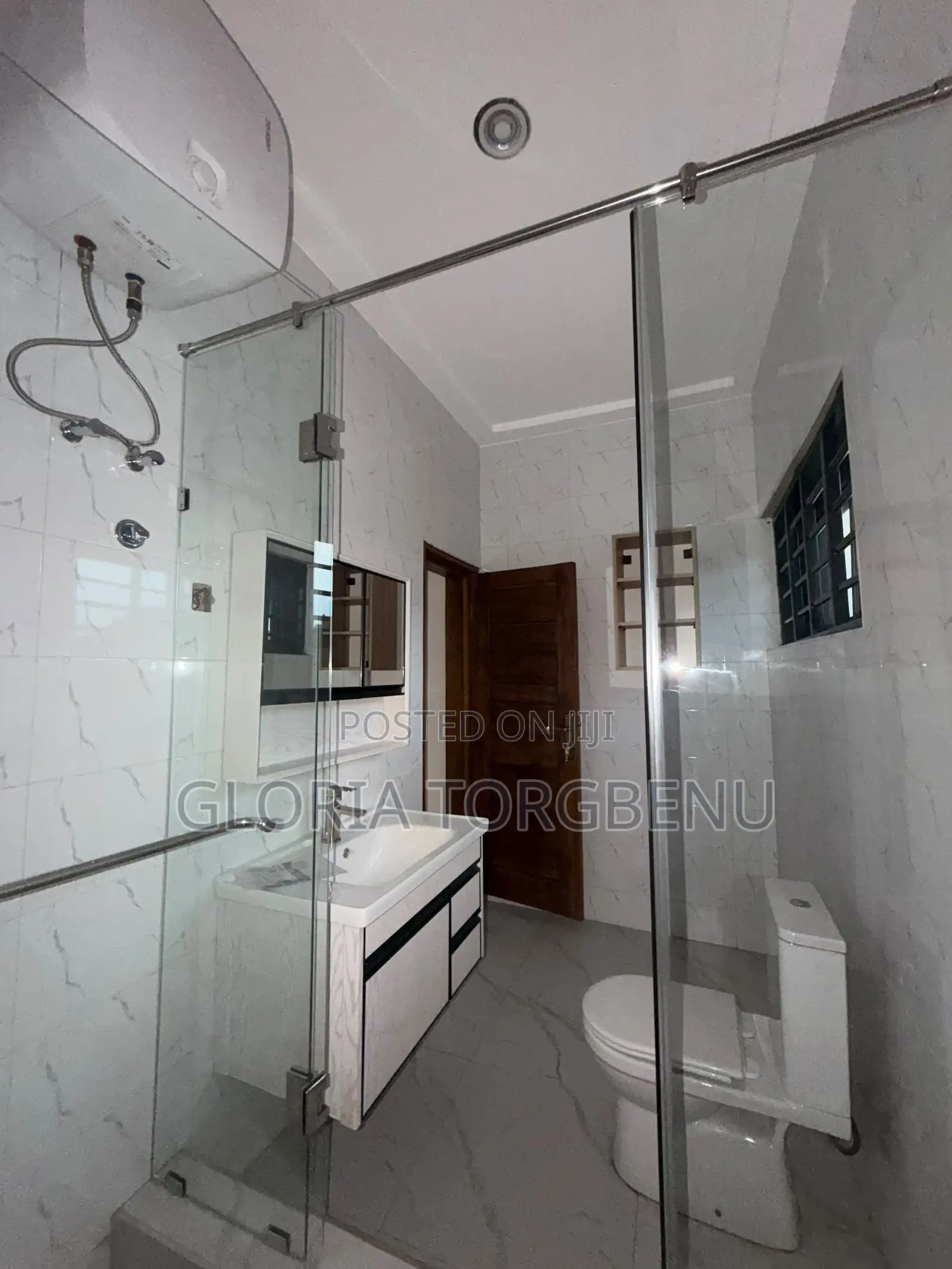 4bdrm Apartment in Ashaley Botwe for rent