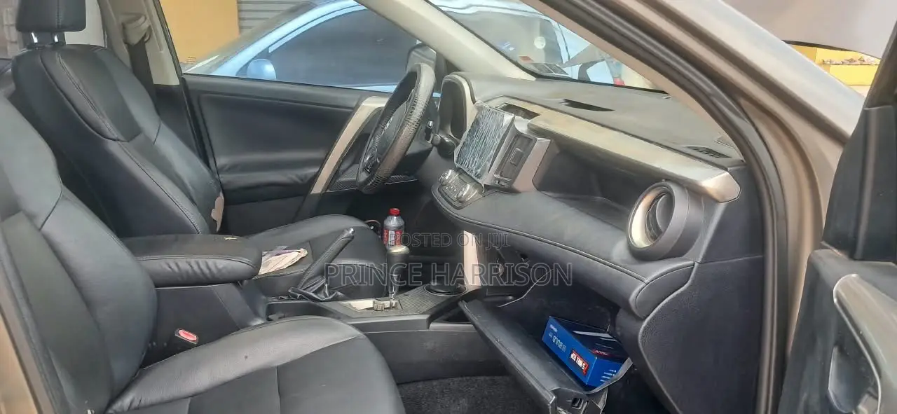 Toyota RAV4 Limited 4dr SUV (2.5L 4cyl 6A) 2015 Gray