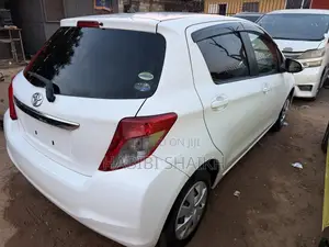 Toyota Vitz 1.3 FWD 5dr 2012 White