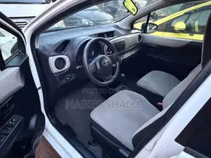 Toyota Vitz 1.3 FWD 5dr 2012 White