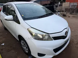 Toyota Vitz 1.3 FWD 5dr 2012 White