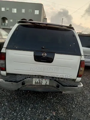 Nissan Hardbody 2000 White