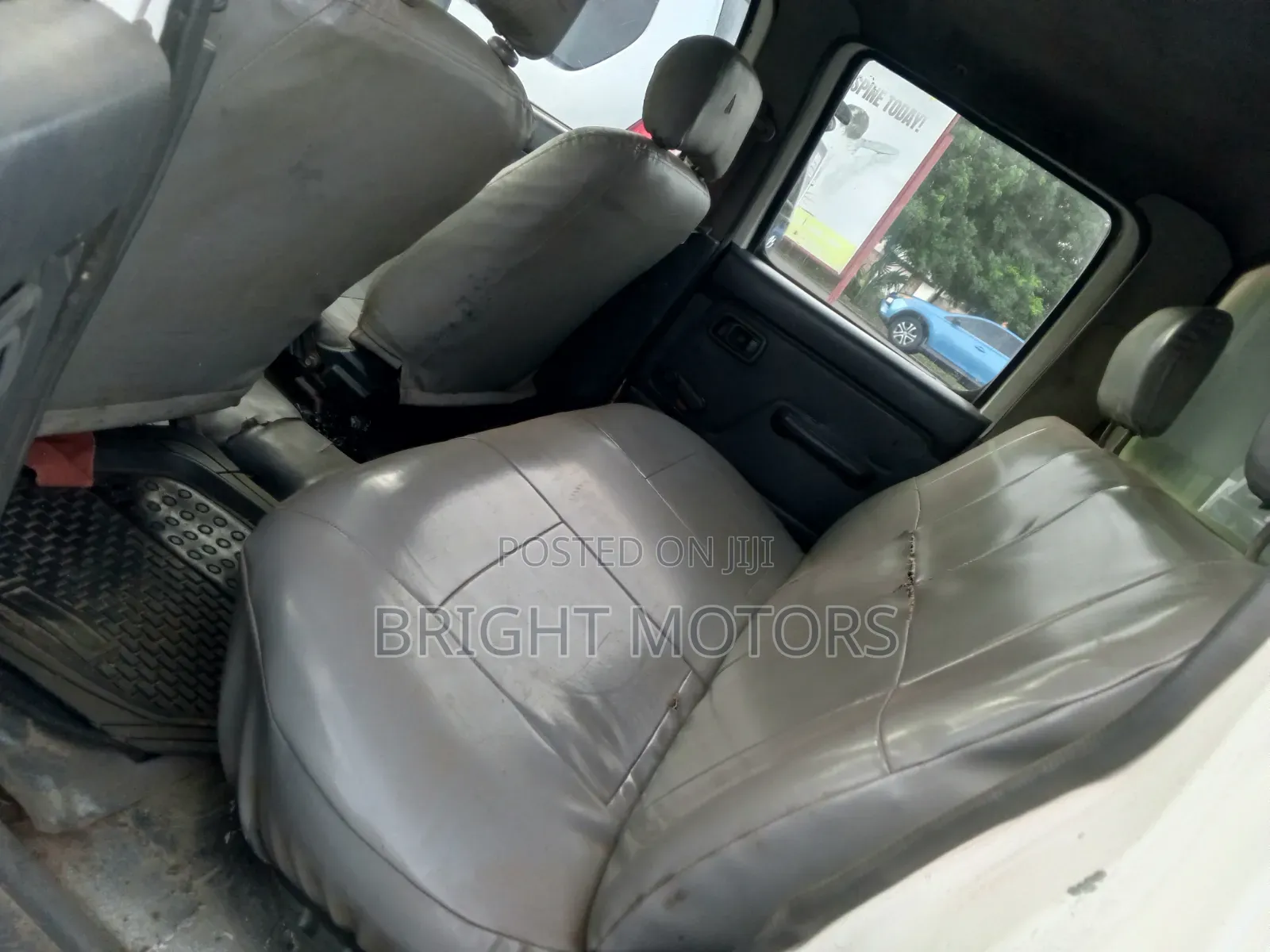 Nissan Hardbody 2000 White