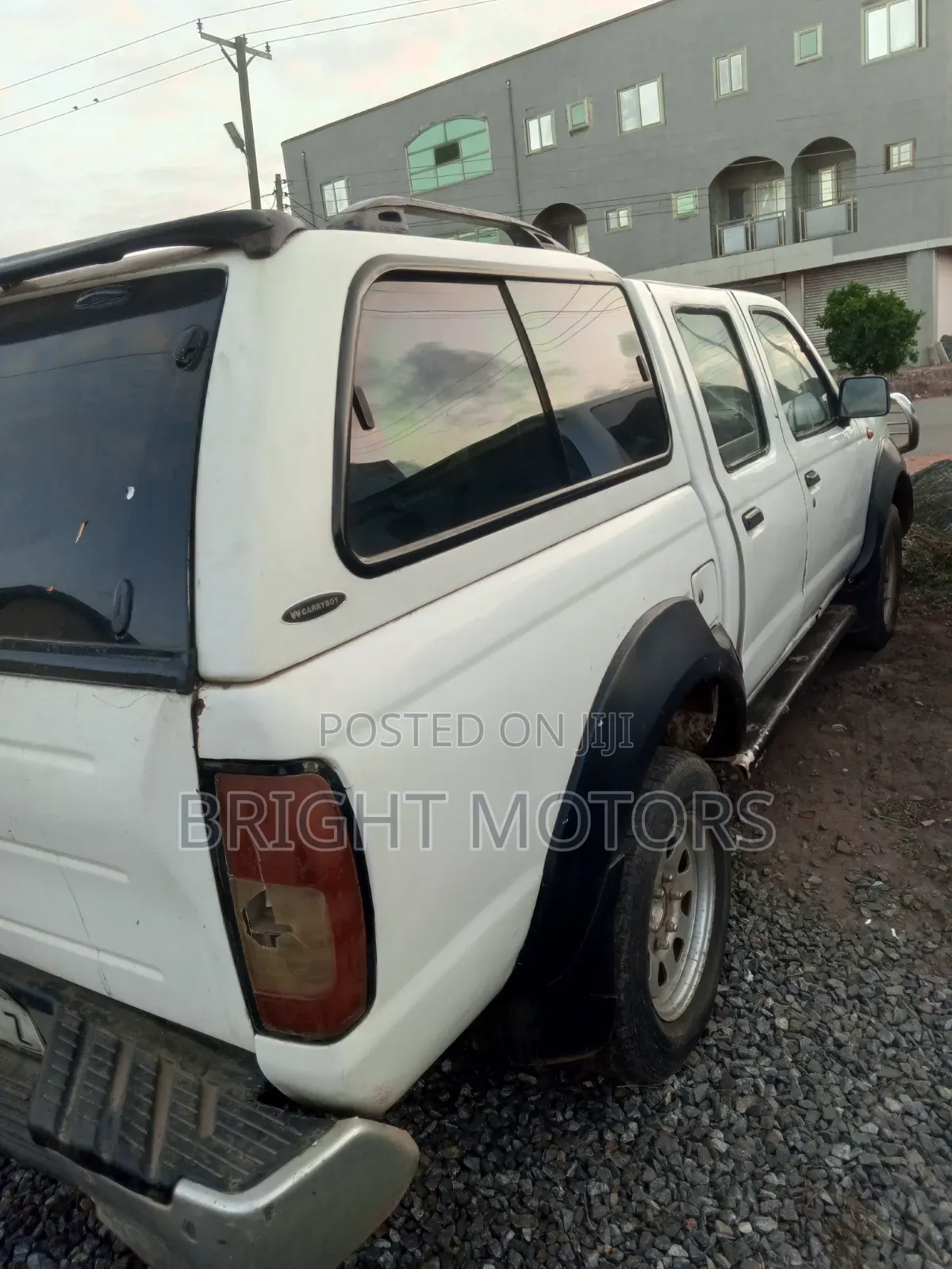 Nissan Hardbody 2000 White