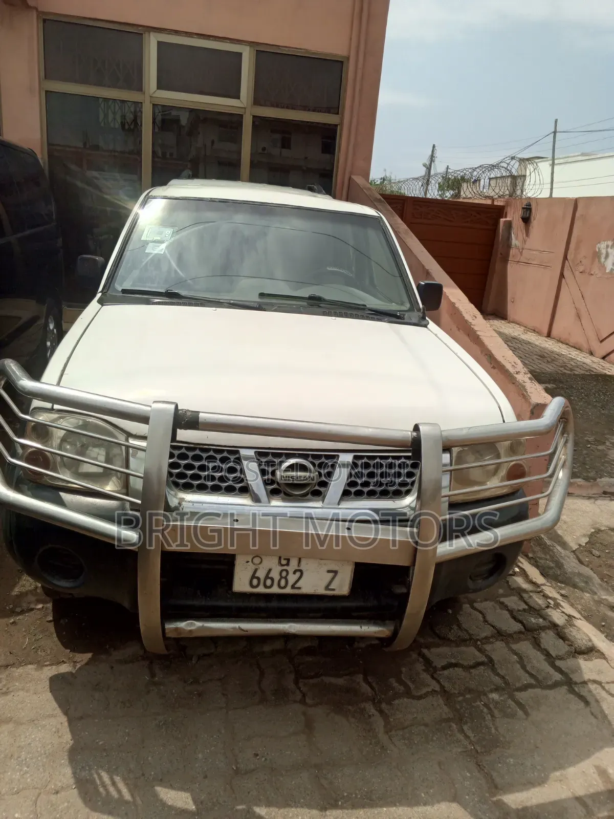 Nissan Hardbody 2000 White