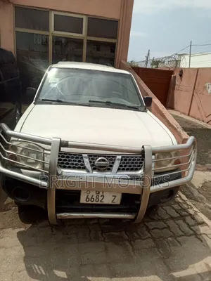 Nissan Hardbody 2000 White