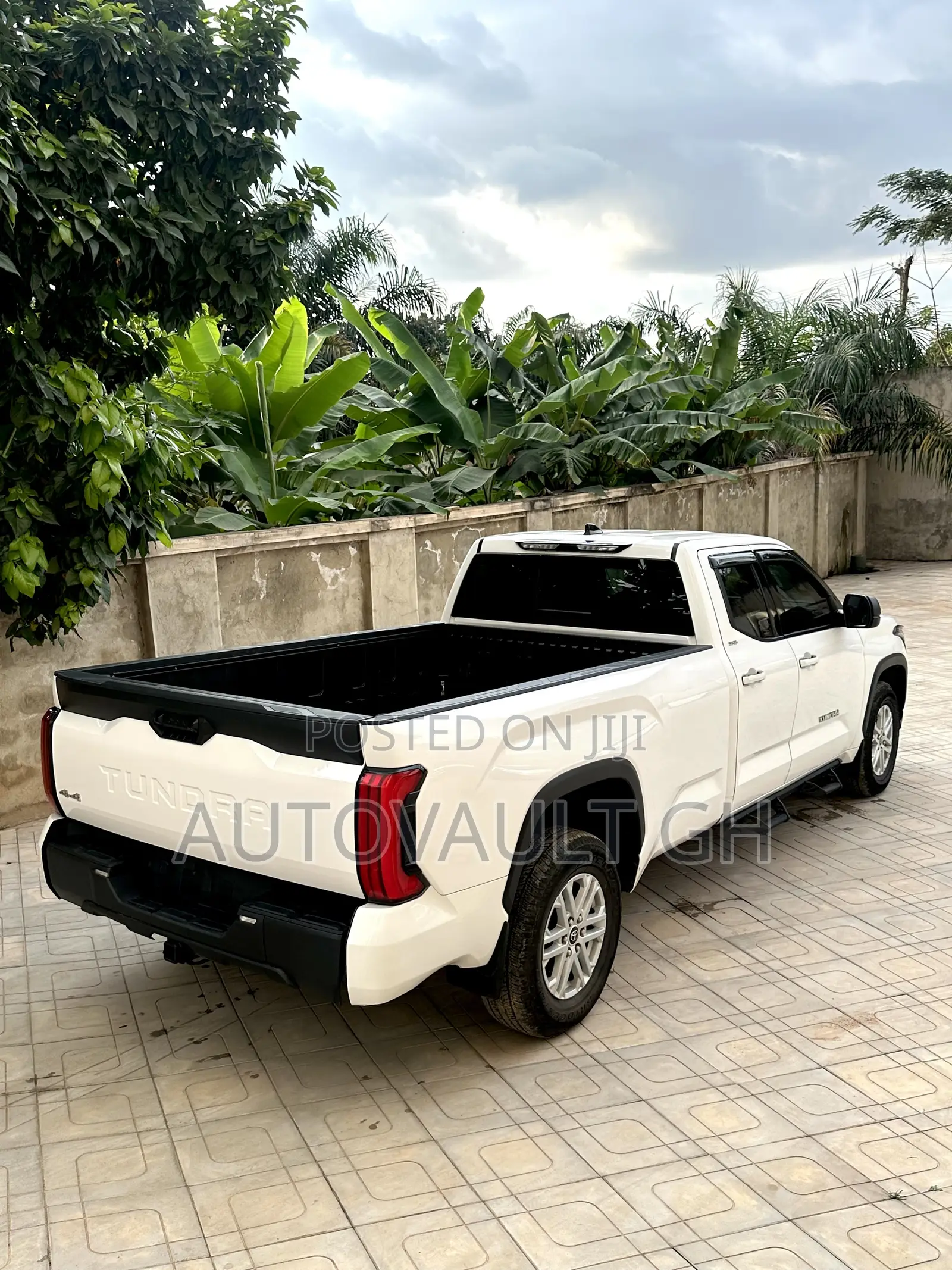 Toyota Tundra SR5 Double Cab 8.1' Bed 2023 White