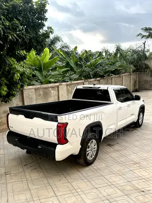 Toyota Tundra SR5 Double Cab 8.1' Bed 2023 White