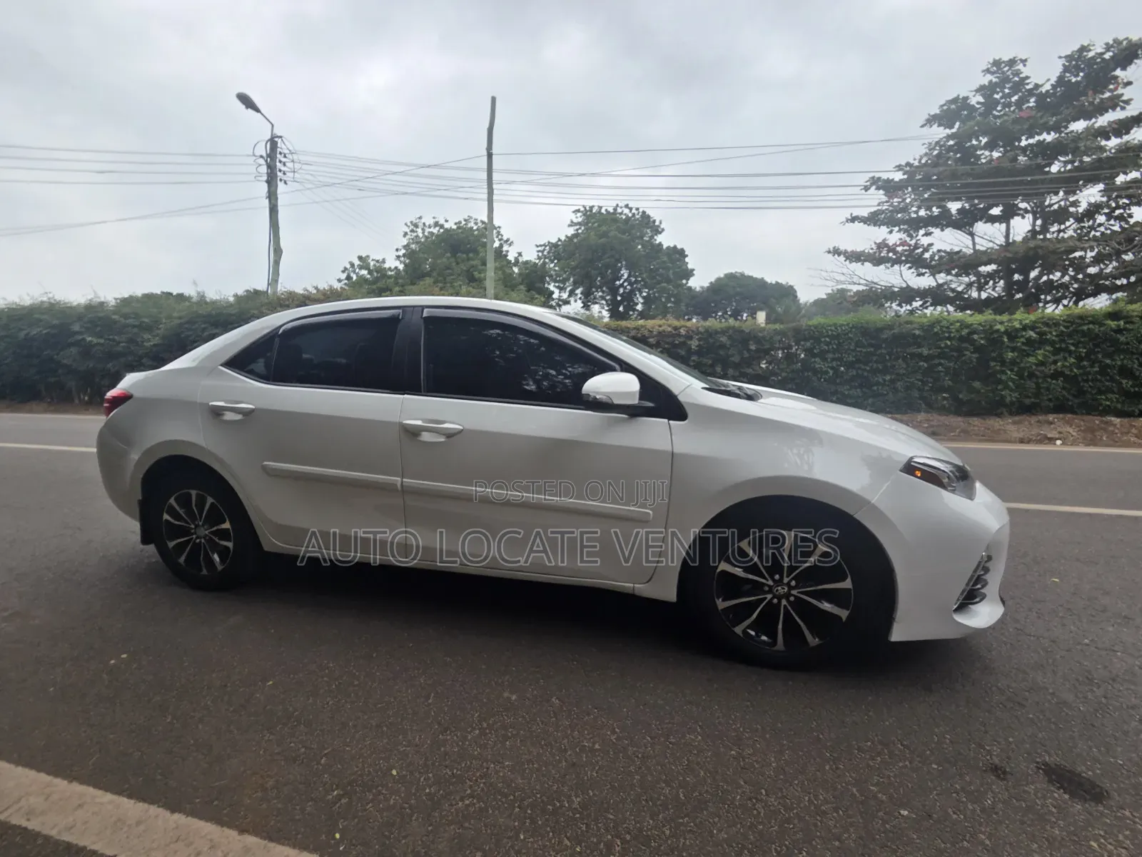 Toyota Corolla SE (1.8L 4cyl 6M) 2018 White
