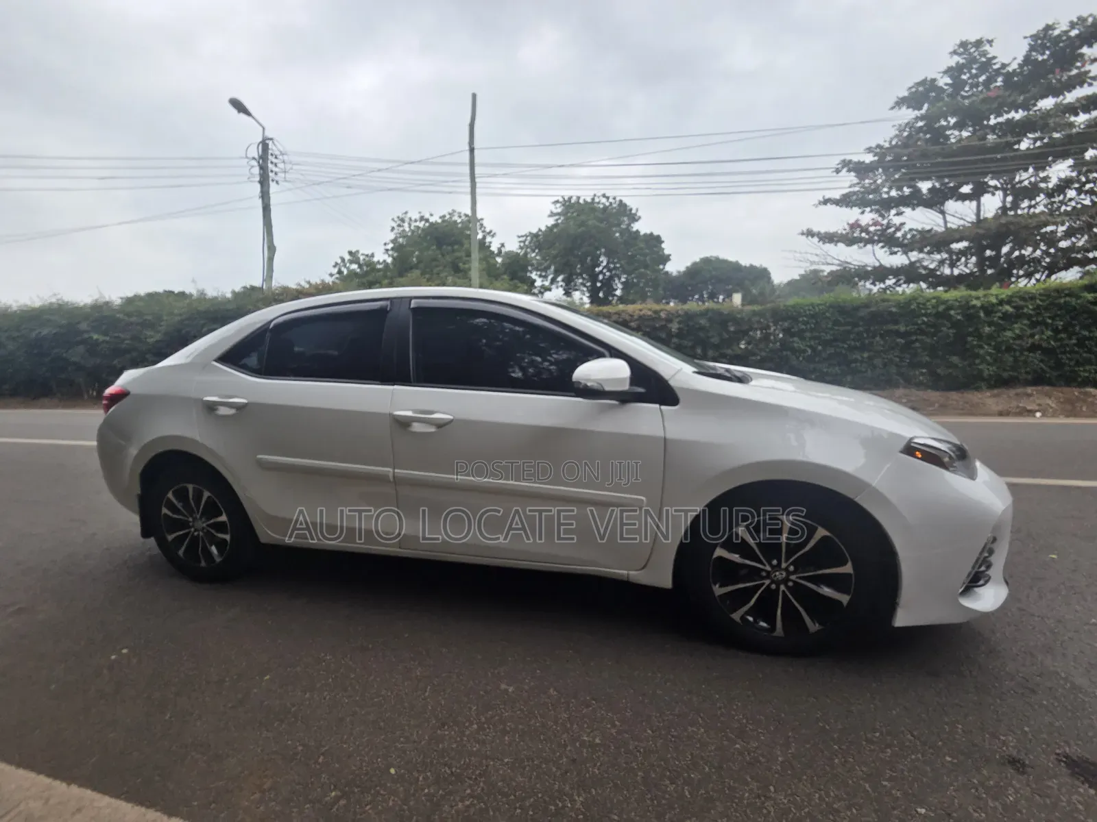 Toyota Corolla SE (1.8L 4cyl 6M) 2018 White