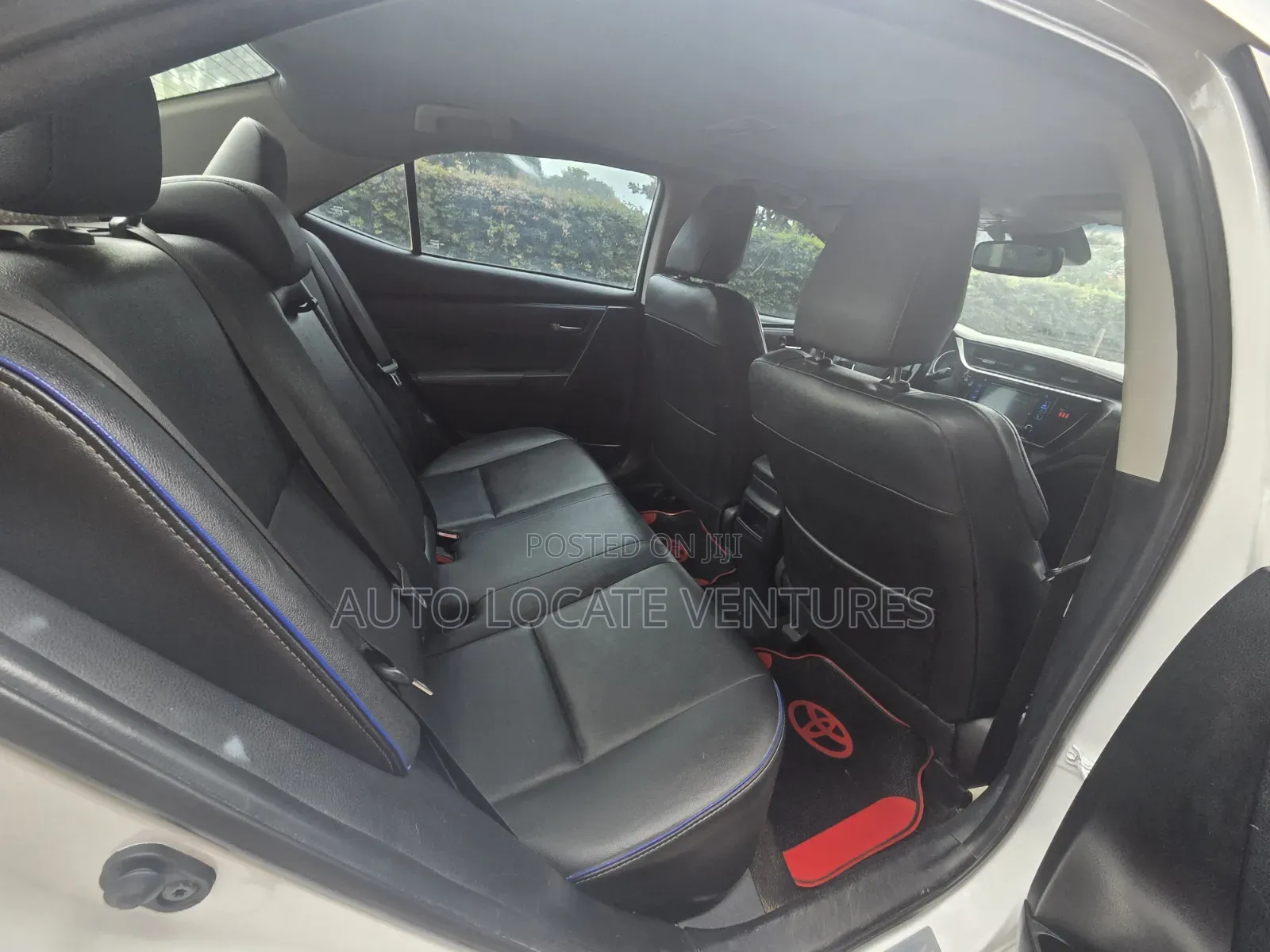 Toyota Corolla SE (1.8L 4cyl 6M) 2018 White