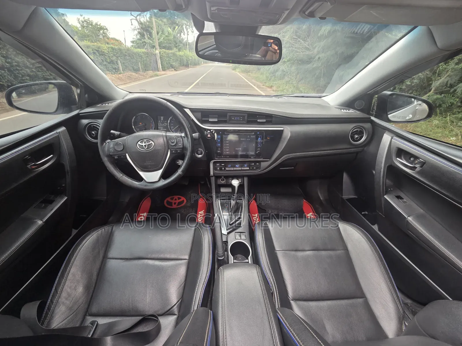 Toyota Corolla SE (1.8L 4cyl 6M) 2018 White