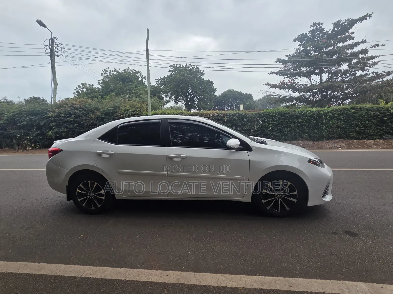 Toyota Corolla SE (1.8L 4cyl 6M) 2018 White